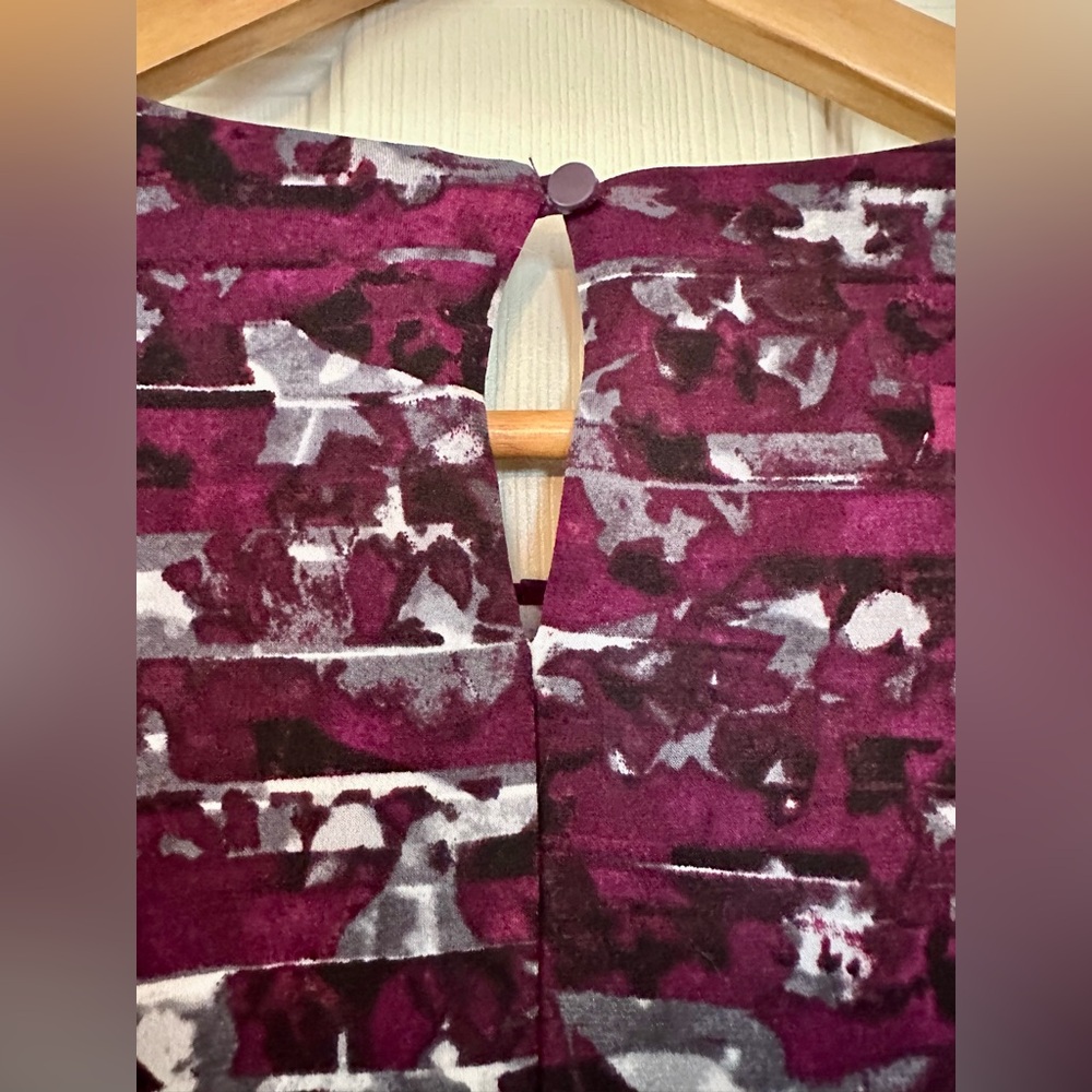 Calvin Klein Plum and Gray Abstract Print Sleeveless Blouse - Picture 7 of 9